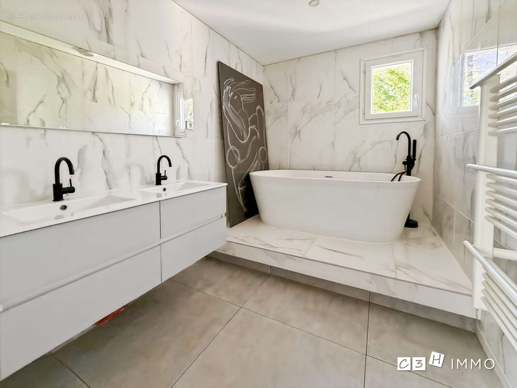 Maison à MARQUEFAVE