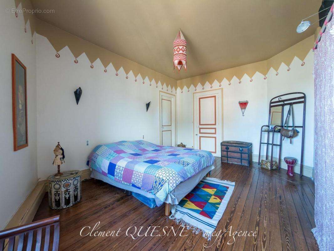 Charme important / centre-ville / 3 chambres - photo 9