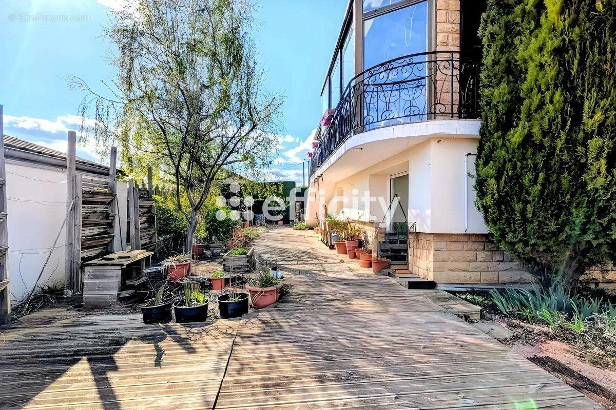 Maison à CRECHES-SUR-SAONE