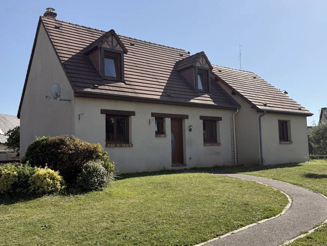 Maison à FONTAINE-BELLENGER
