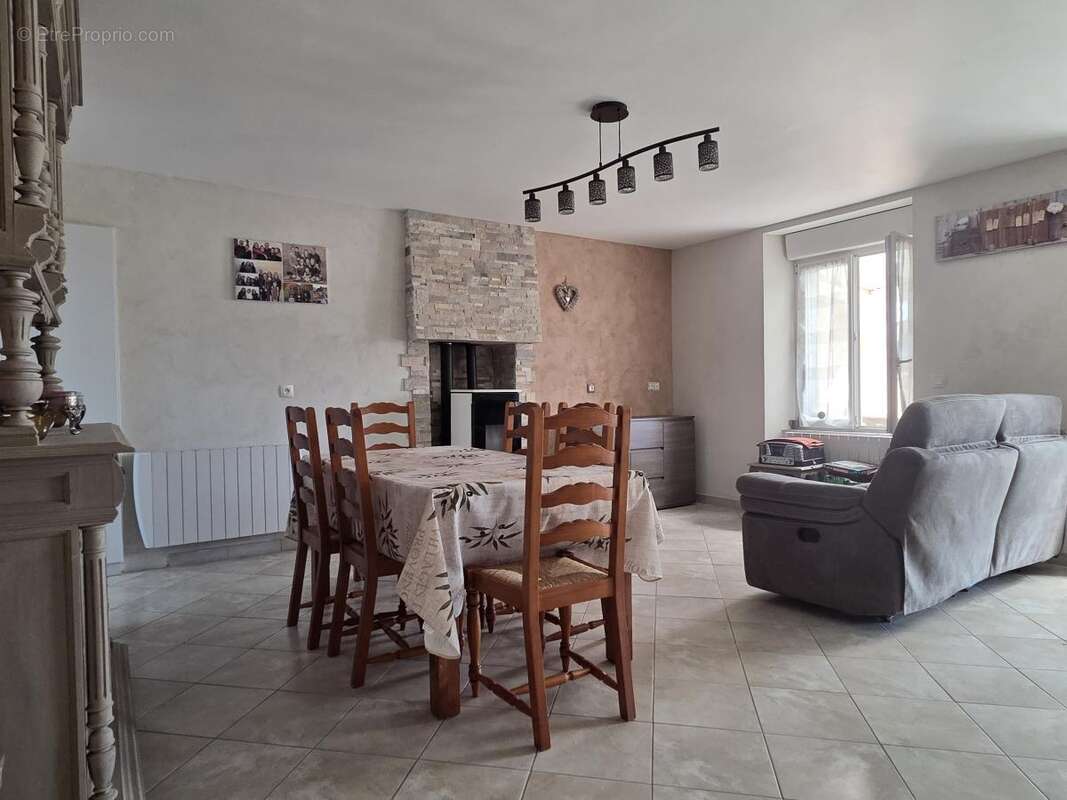 Maison à VOUTRE