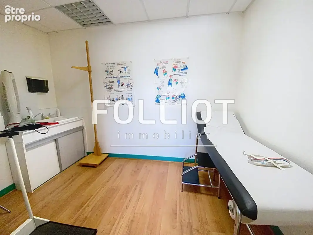A VENDRE Bureaux 73 m², 2 pièces FOUGERES - photo 2