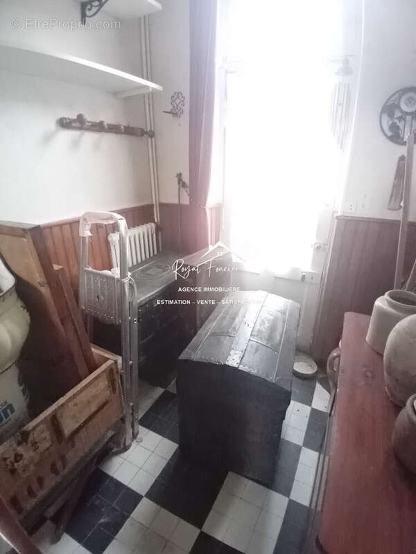 Petite Pièce pour accéder à la terrasse  - Maison à CHARNIZAY