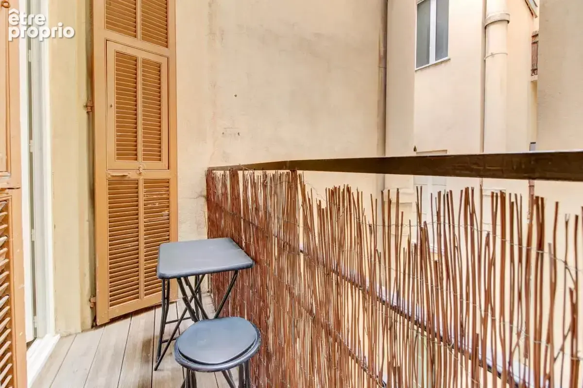 Nice centre-ville – 2 pièces de 31,79 m² avec balcon, hauteur sous plafond et vue sur les toits - photo 8