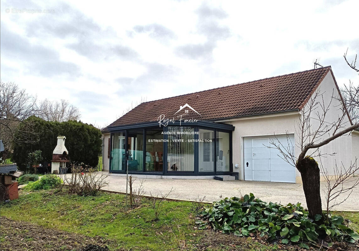 Vue<br>avec véranda - Maison à PREUILLY-SUR-CLAISE