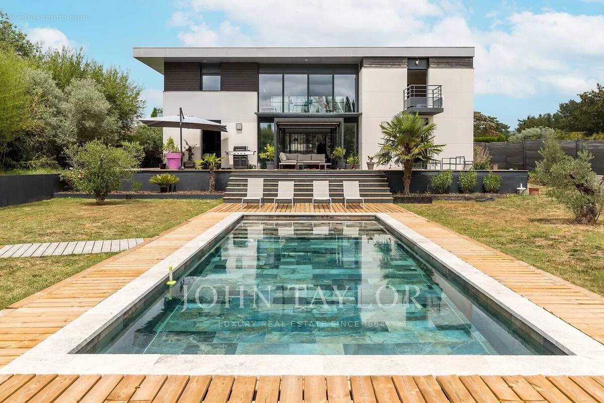 Maison à LEOGNAN
