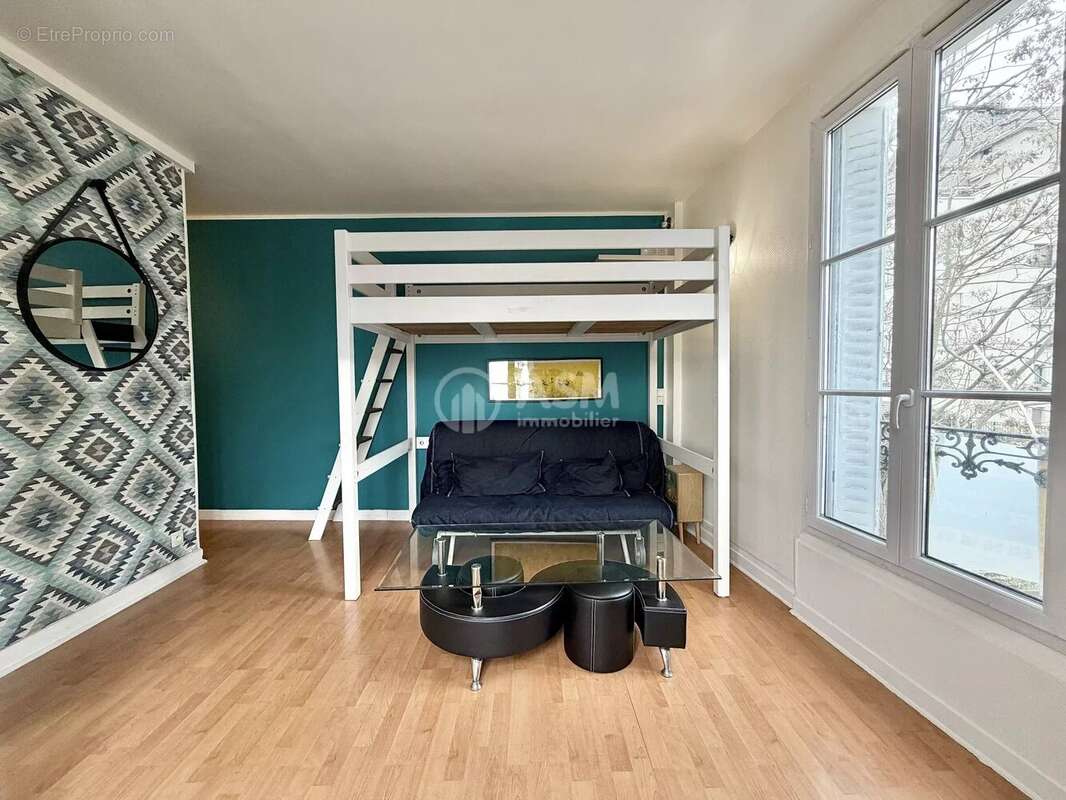 Appartement à COURBEVOIE