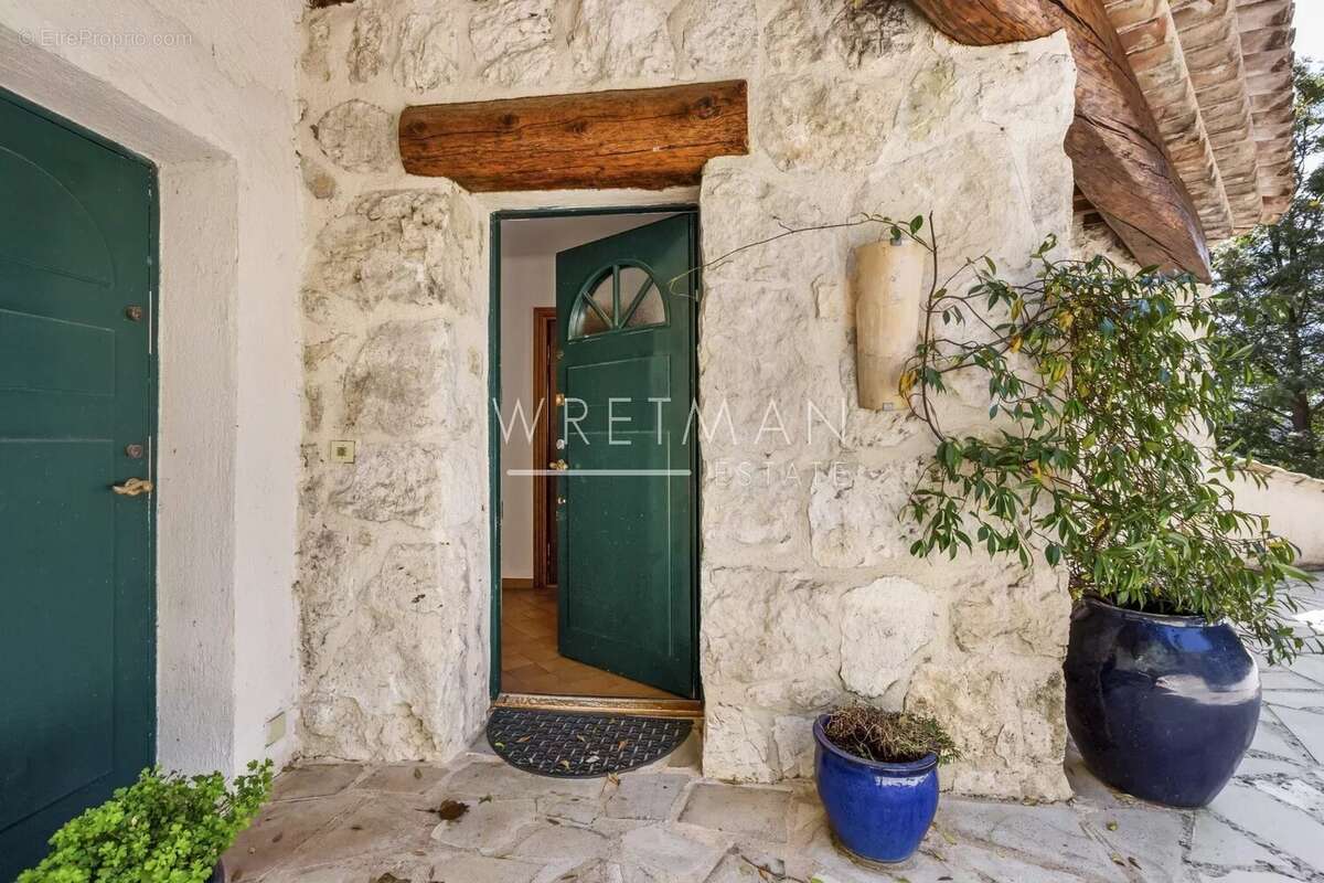 Maison à TOURRETTES-SUR-LOUP