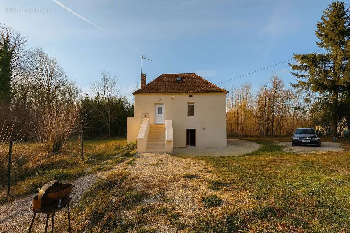 Maison à SAINT-CIRQ-MADELON