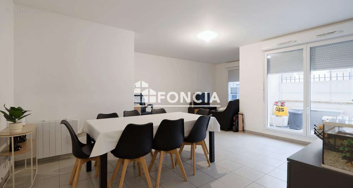 Appartement à PRINGY