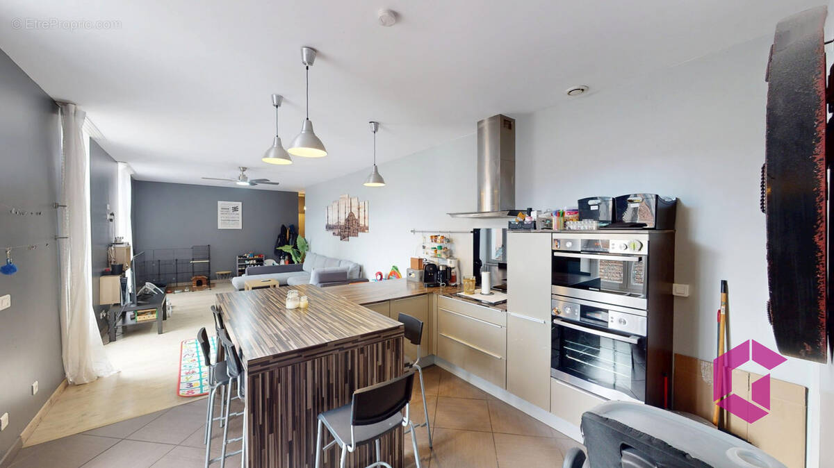 Appartement à LE CHAMBON-FEUGEROLLES