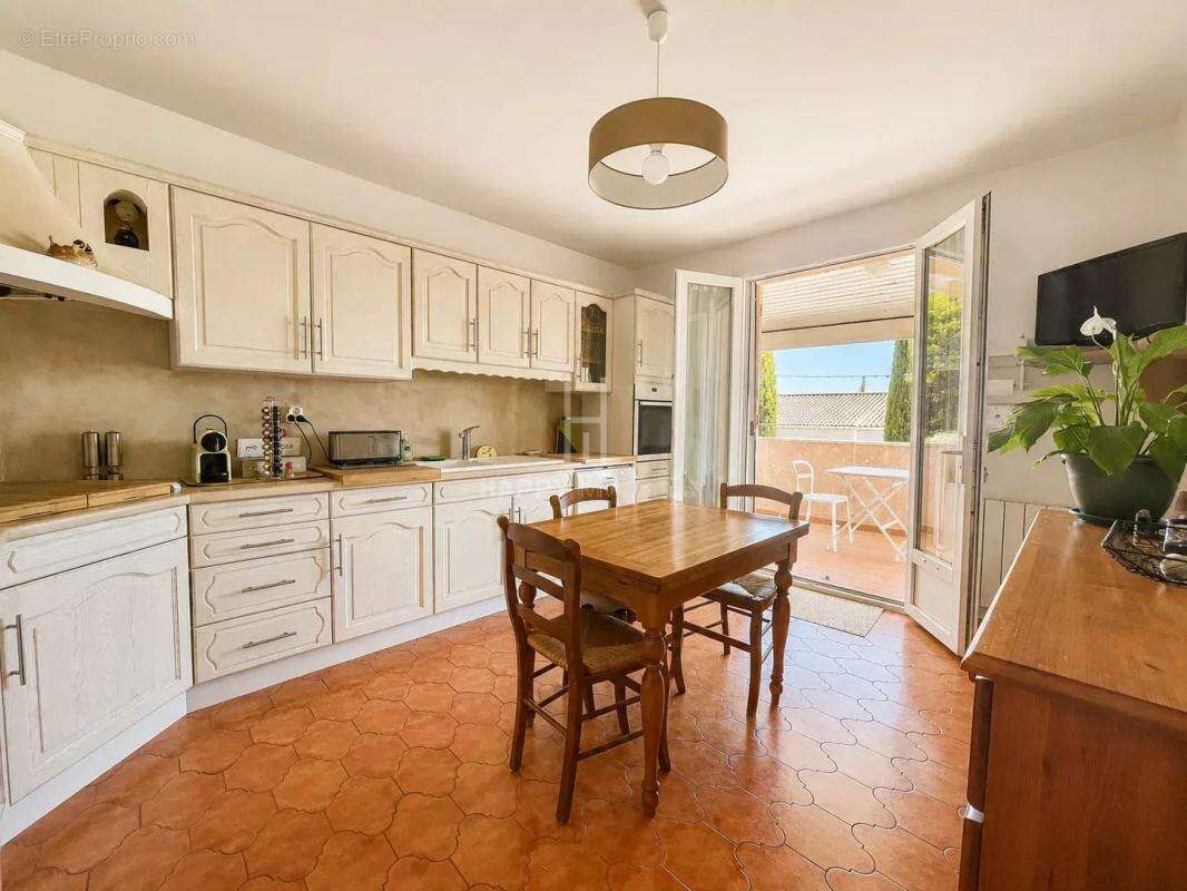 Aureille - Maison familiale avec piscine - photo 9