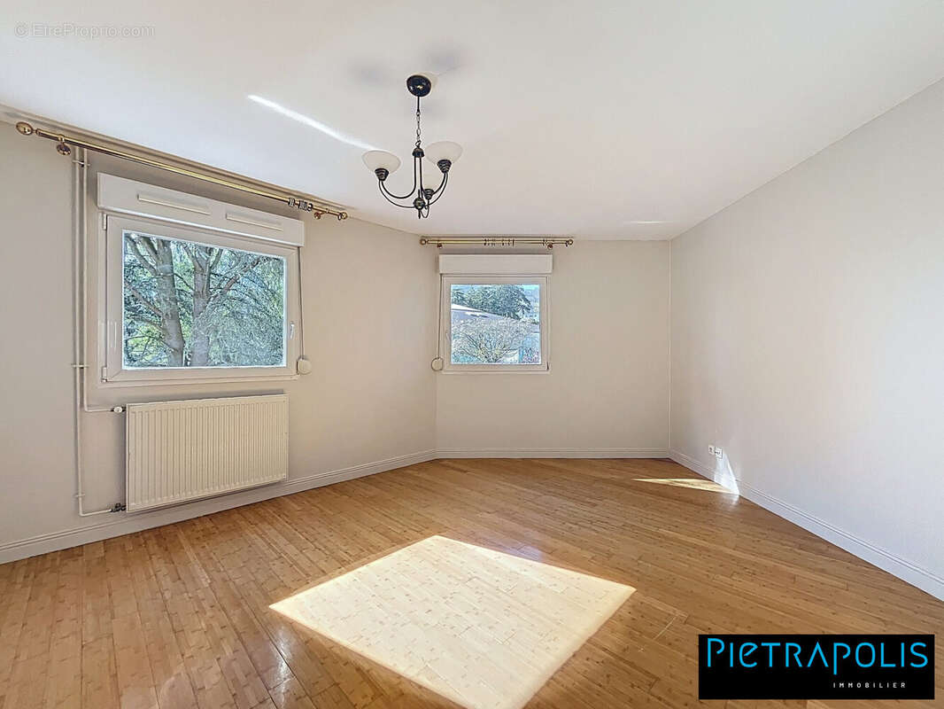 Appartement à MIRIBEL