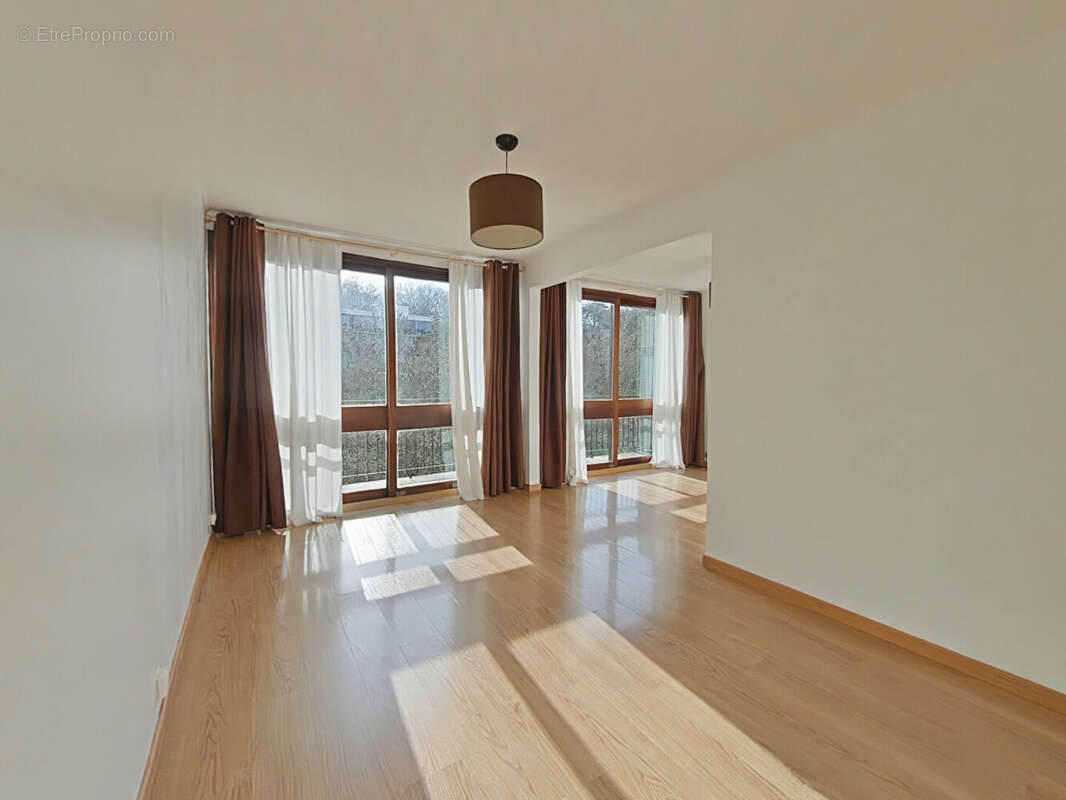 Appartement à FONTENAY-LE-FLEURY