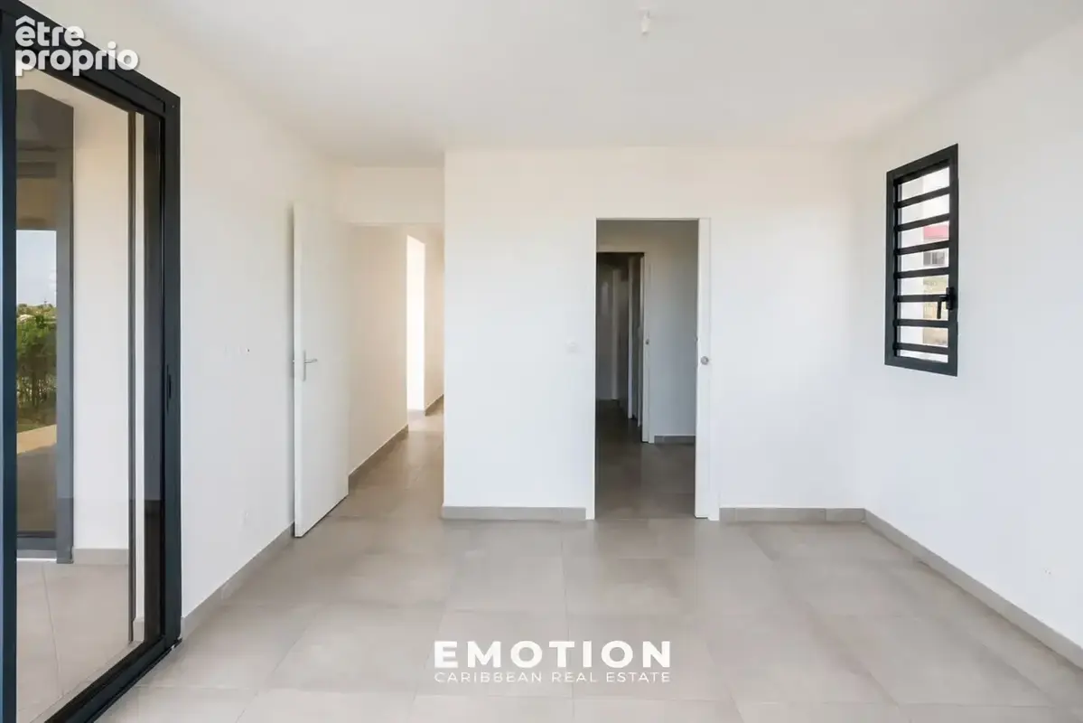 Villa contemporaine neuve T4   120 m2 habitables   Saint-François - photo 5