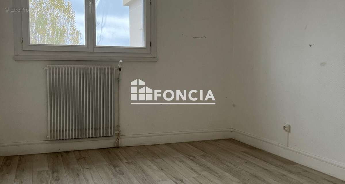 Appartement à SAINT-MAUR-DES-FOSSES