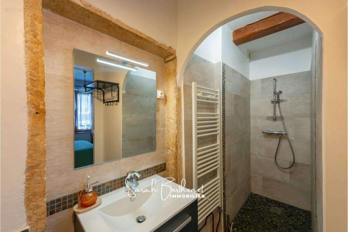 Maison à LA TOUR-DE-SALVAGNY