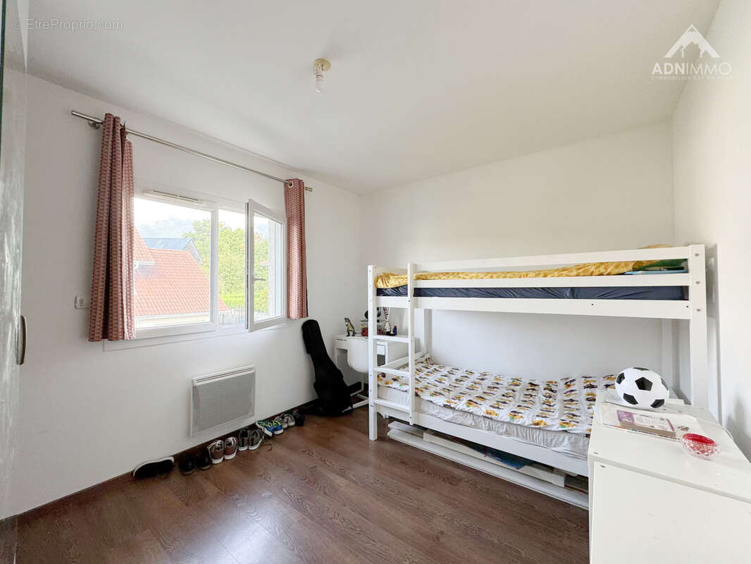 Maison à SAINT-GENIS-POUILLY