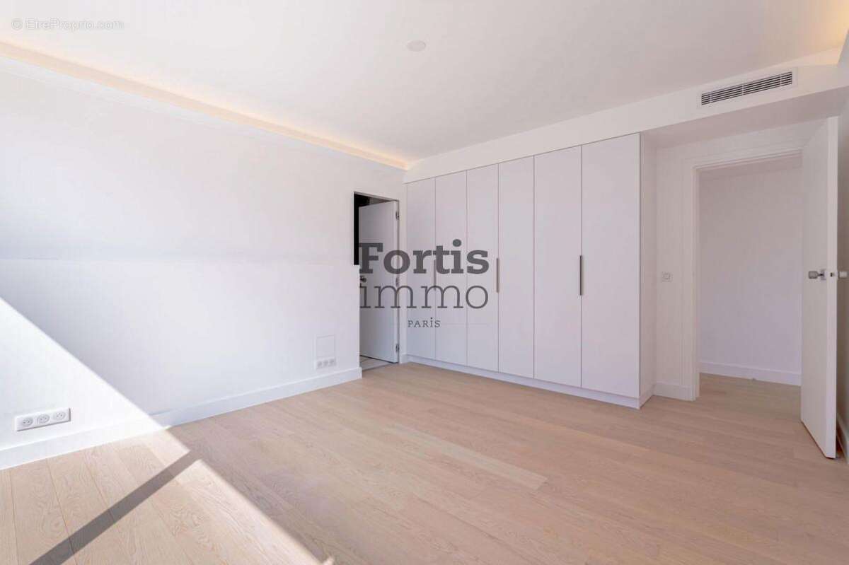 Appartement à PARIS-8E