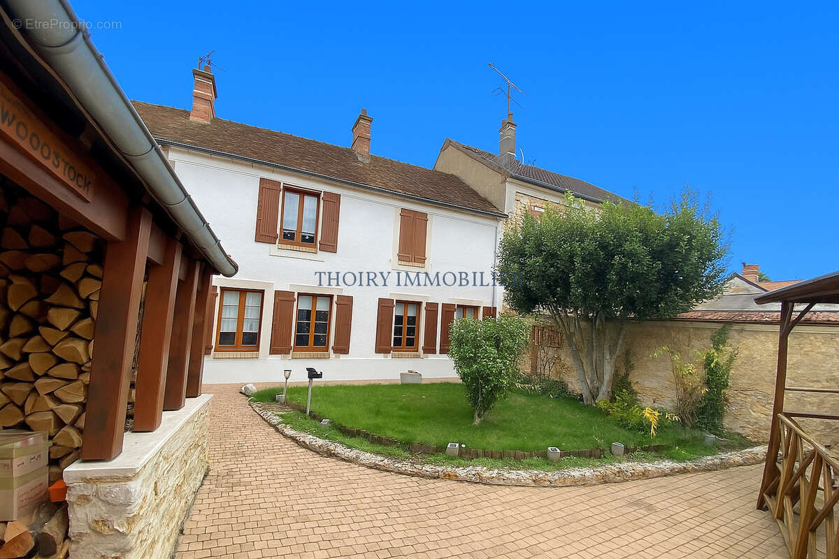 Maison à AUTEUIL