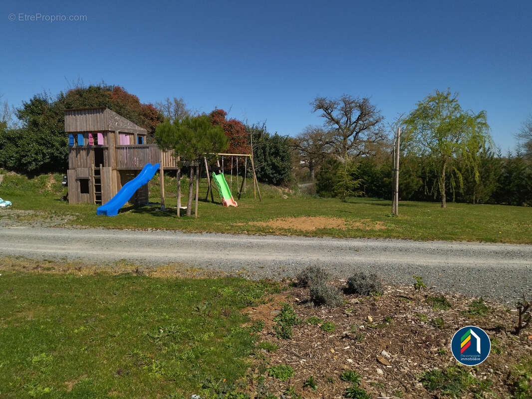 Maison à SAINTE-FLORENCE