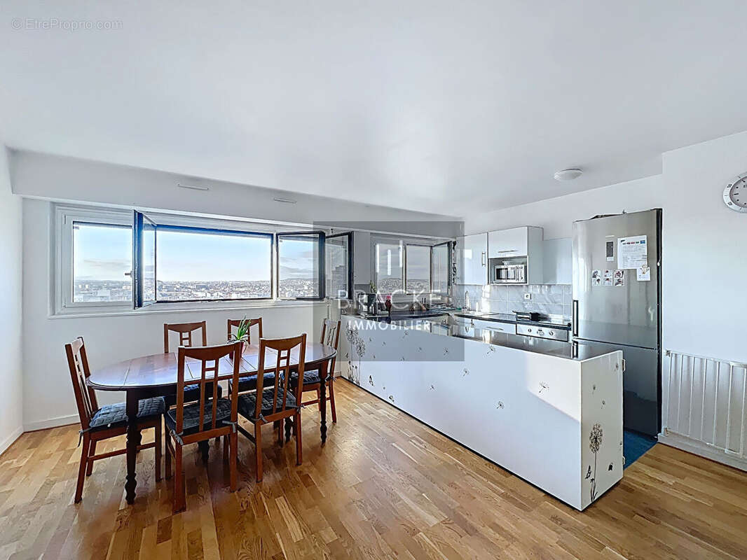 Appartement à COURBEVOIE