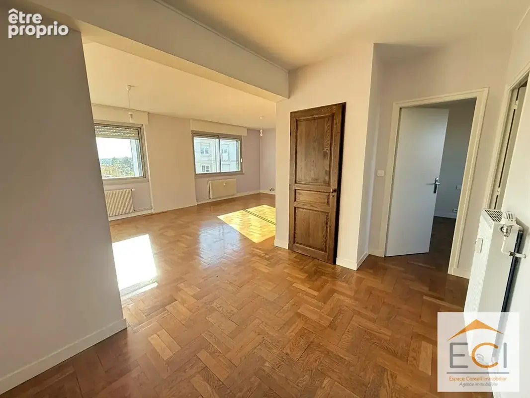 A VENDRE - Appartement duplex 3 chambres - Quartier Mairie - photo 2