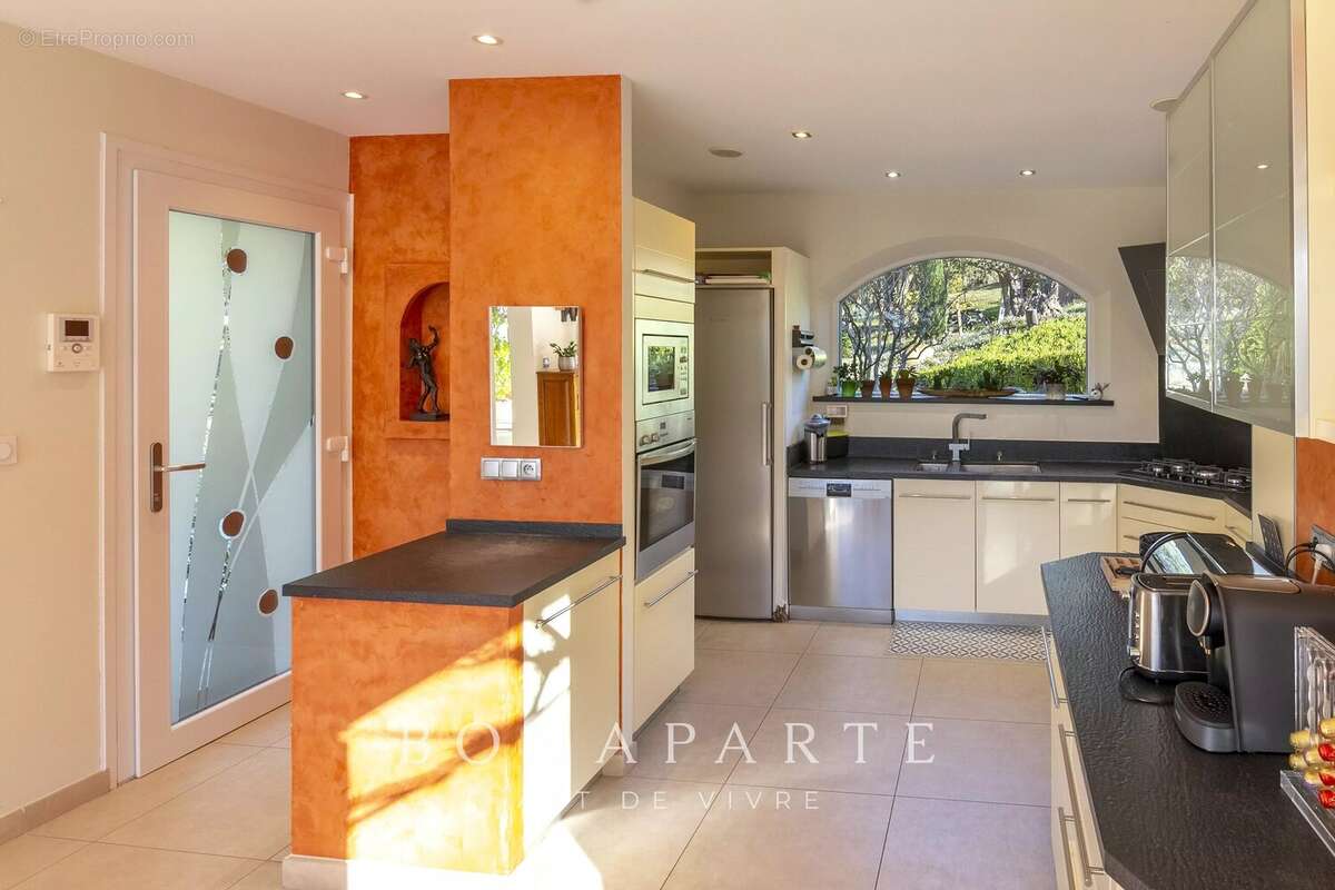 Superbe maison provençale de 155m² avec 4 chambres dont un t2 attenant - photo 7