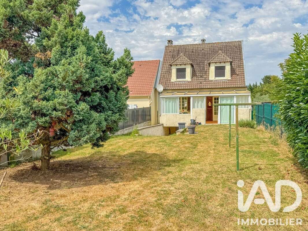 Maison 128 m² à Saint-Jean-Les-Deux-Jumeaux  - photo 3