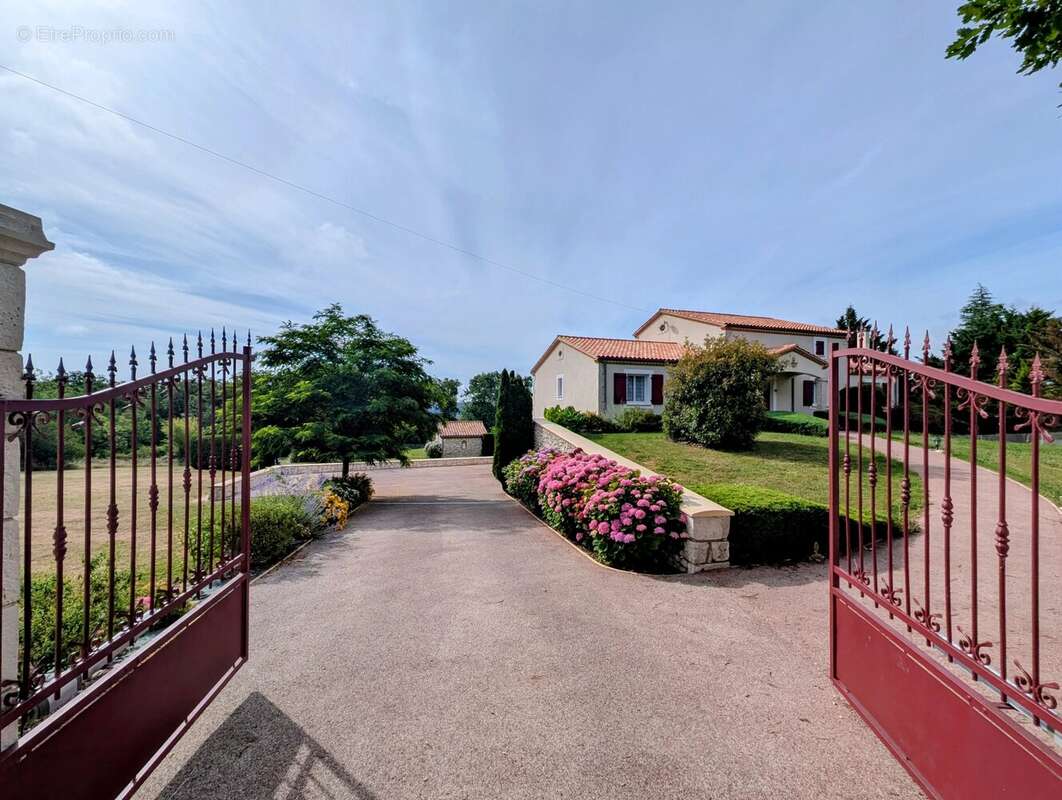 Maison à HAUTEFAGE-LA-TOUR