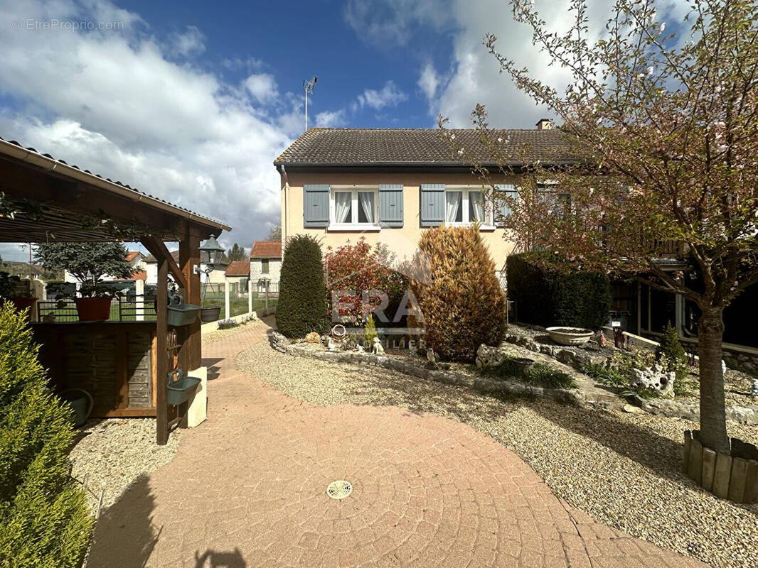 Maison à VARENNES-SUR-SEINE