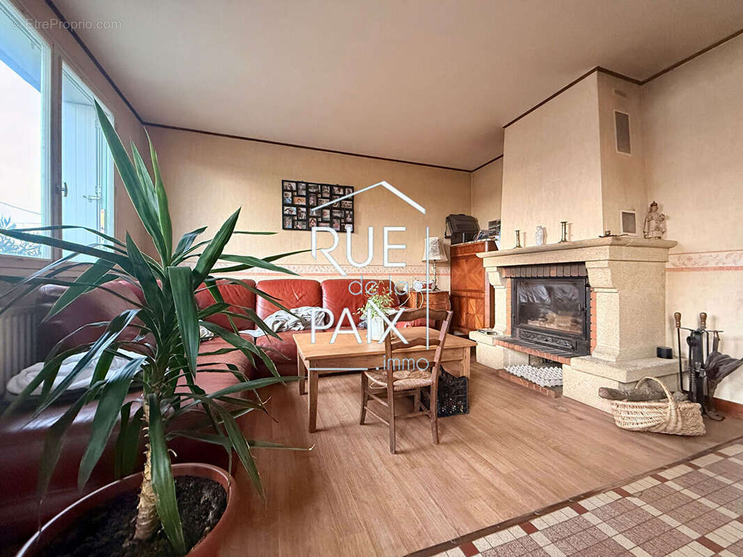 Maison à SAINT-VARENT