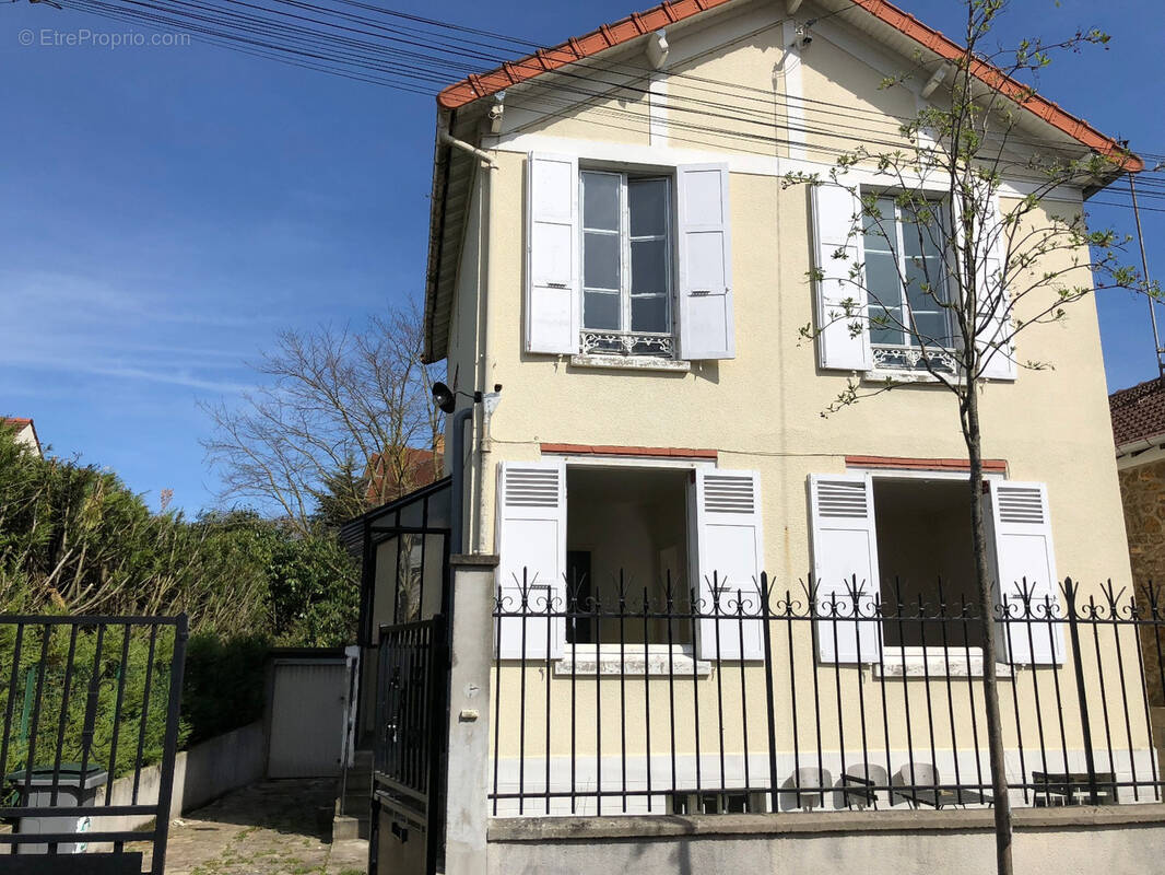 Maison à VIRY-CHATILLON