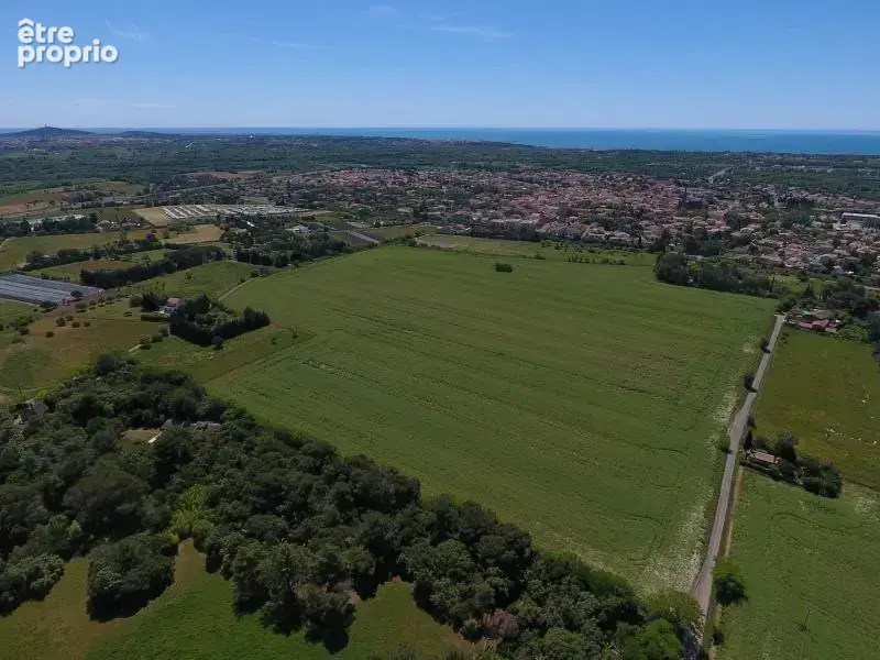 Terrain à VIAS