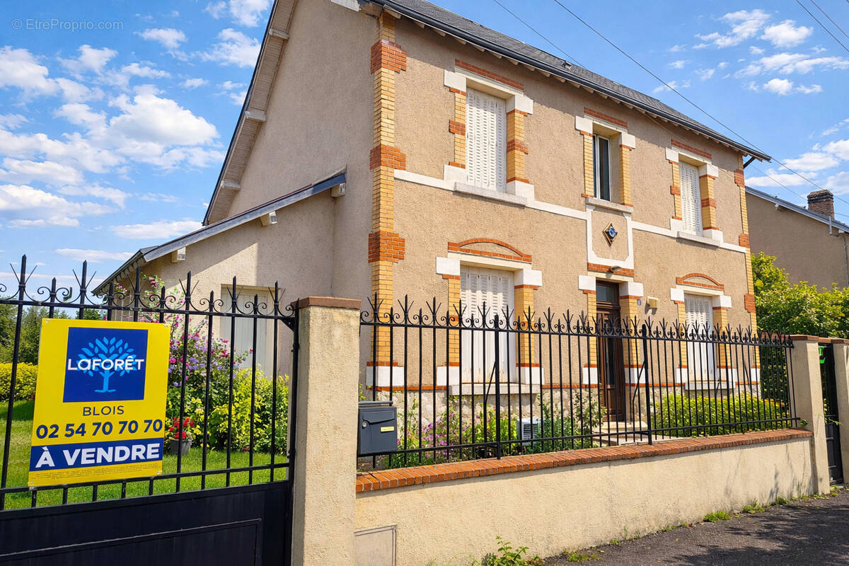 Maison à LA CHAUSSEE-SAINT-VICTOR