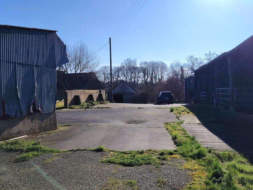 Parking à PLOREC-SUR-ARGUENON