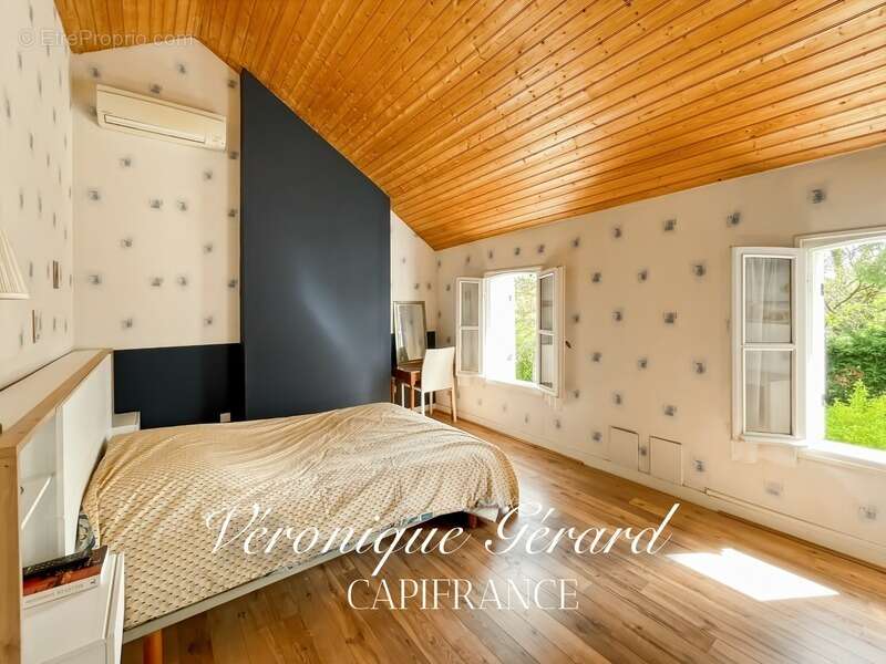 Belle Girondine avec Gîte et boxes pour chevaux à SAINT CHRISTOPHE DE DOUBLE sur 12000M² de terrain - photo 43