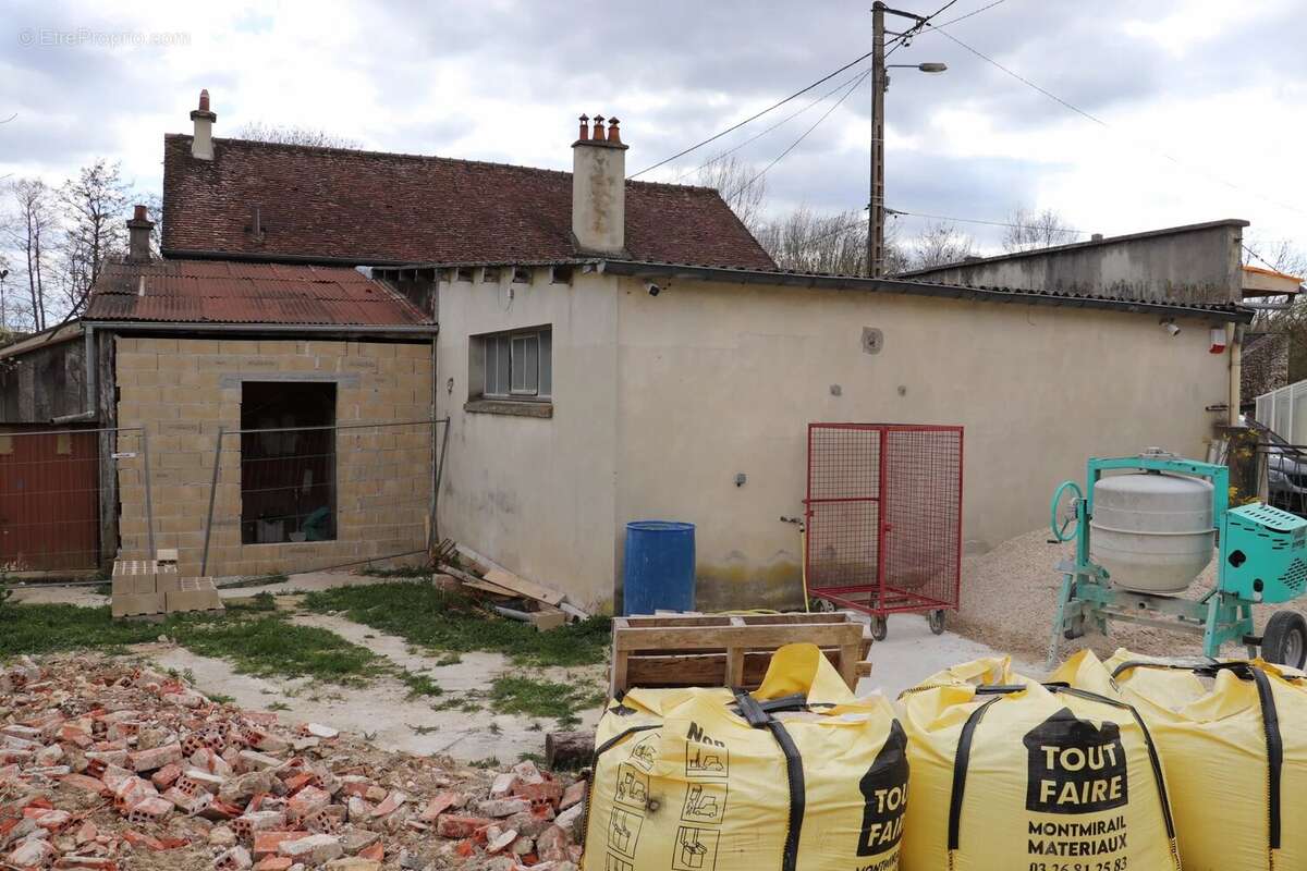 Commerce à LA FERTE-GAUCHER