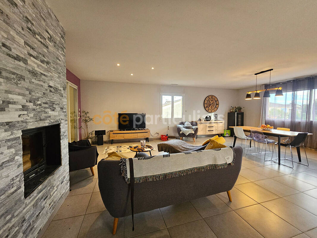 Maison à COLAYRAC-SAINT-CIRQ