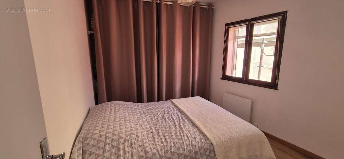 Appartement à CEYRESTE
