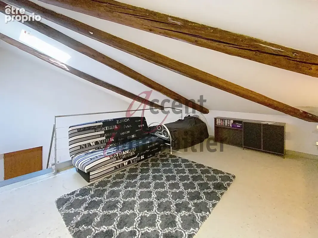 A vendre au coeur du centre historique de Cavaillon appartement T4 au dernier étage avez ascenseur. - photo 8
