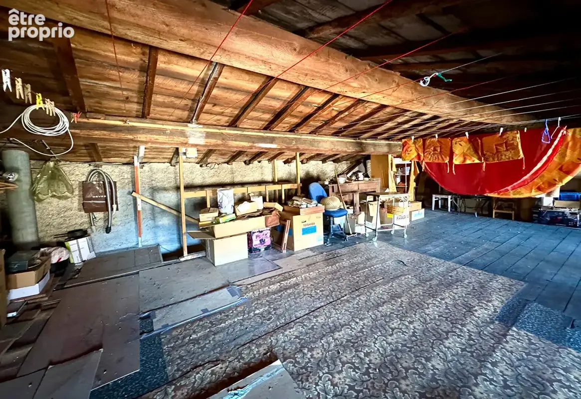 CEYRAT EN HYPER-CENTRE / Maison à fort potentiel à réhabiliter avec garage attenant ! - photo 14