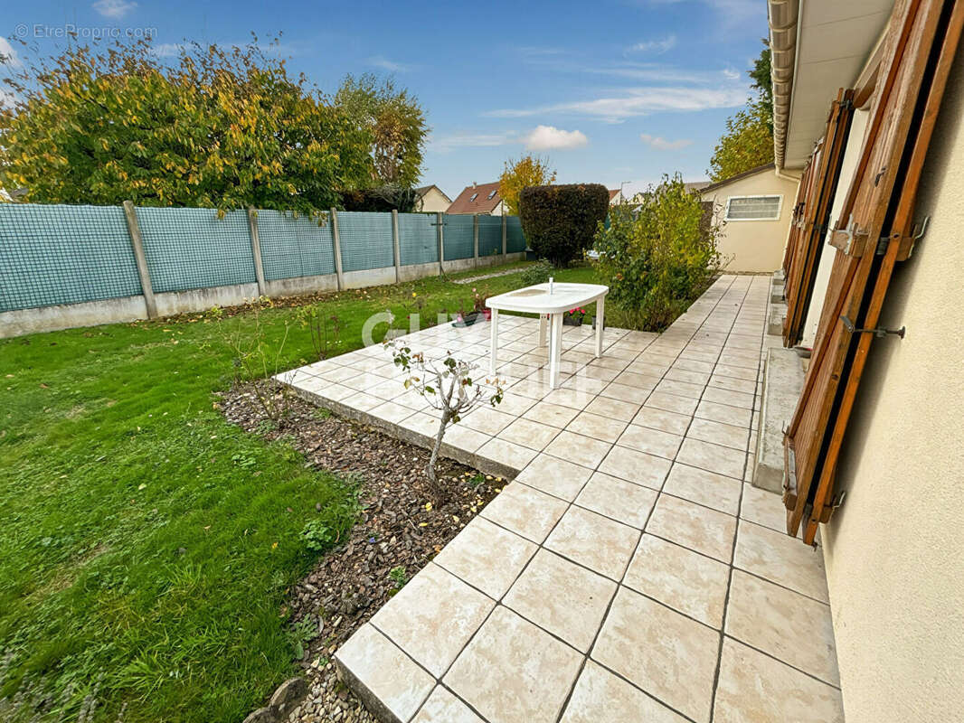 Maison à FONTENAY-TRESIGNY