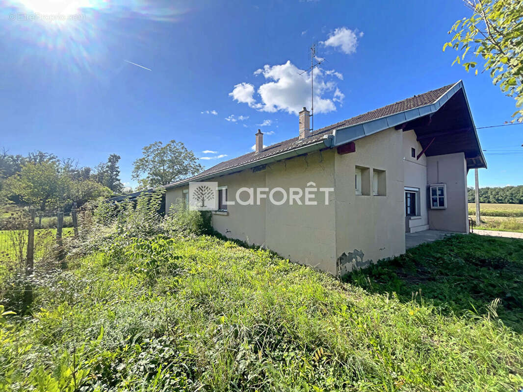 Maison à VARENNES-SAINT-SAUVEUR