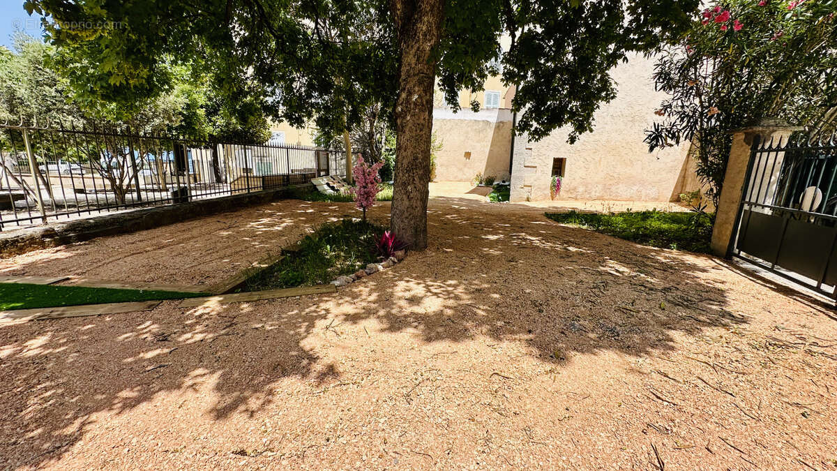 Commerce à BRIGNOLES