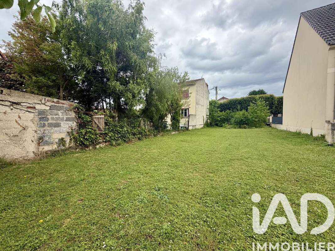 Terrain 422 m² à Villeneuve-Le-Roi  - photo 2