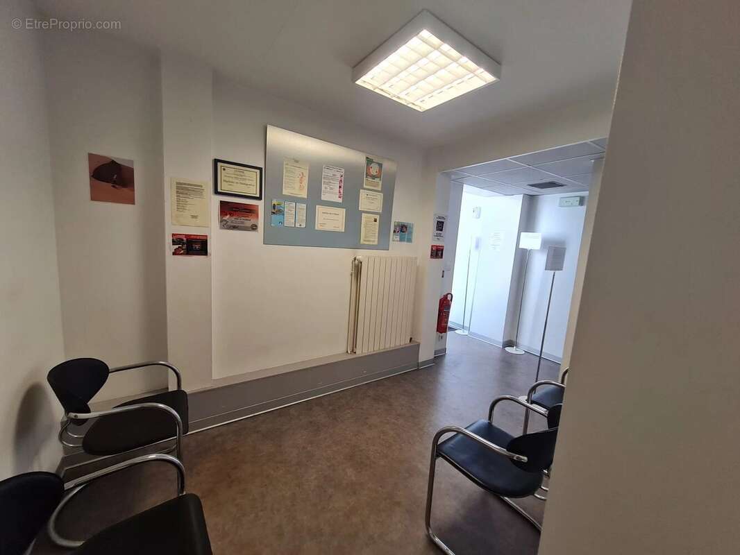 Saint-Cyr l'Ecole - Centre Mairie - photo 17