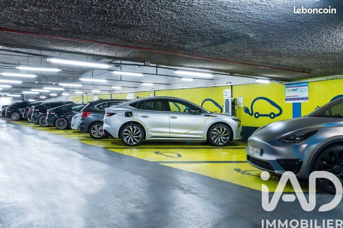 Photo 1 - Parking à PARIS-9E