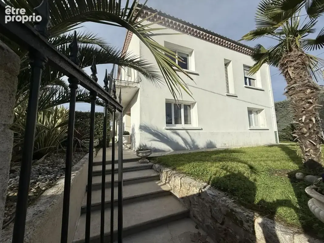 Maison à SAINT-LAURENT-DU-PAPE
