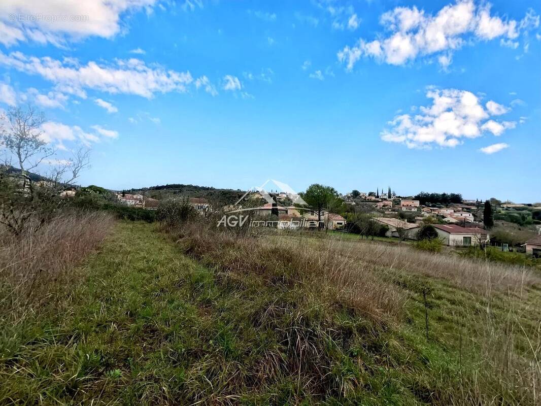 Terrain à LES MAGES